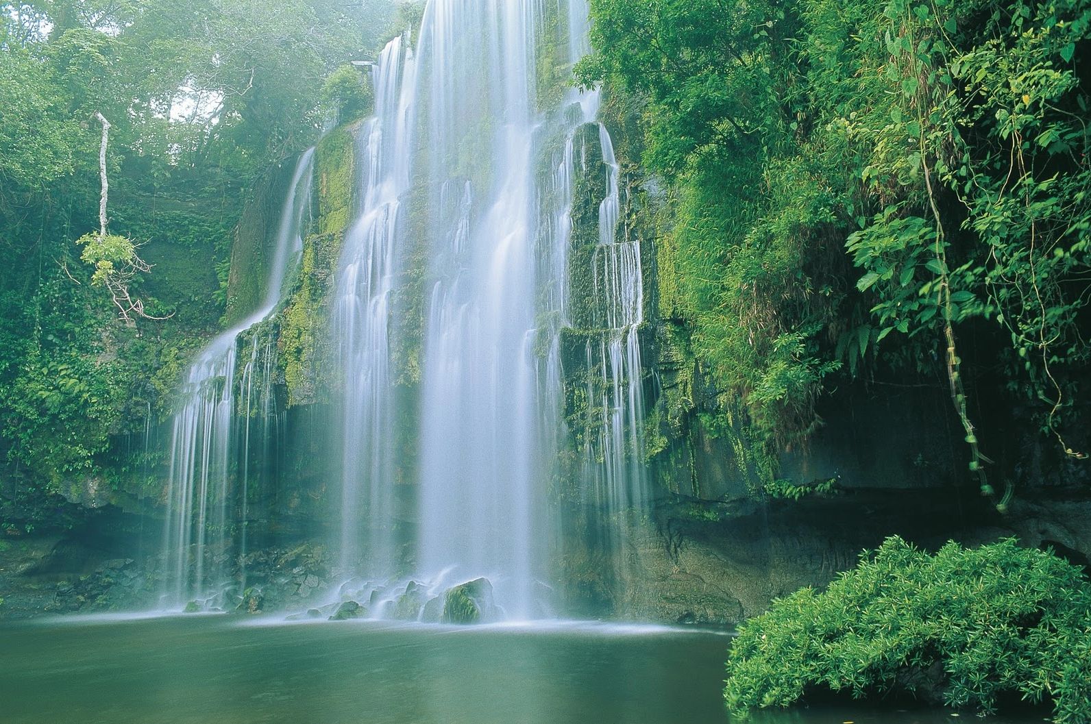 Costa Rica waterfalls for your next vacation Package.  Sagitar has great vacation Packages to Costa 