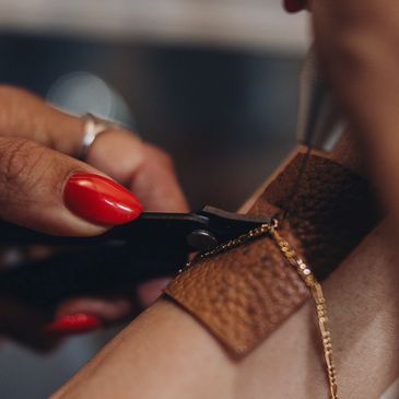 Preparing to weld a permanet jewelry bracelet.