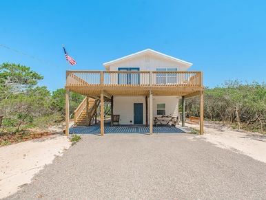 Walk to the beach! Pet friendly cottage/beach on Fort Morgan Peninsula.