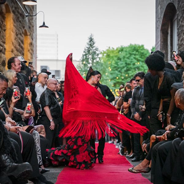 Marie a Minneapolis based Flamenco and Salsa Bachata dancer performs with mantón at MartinPatrick3