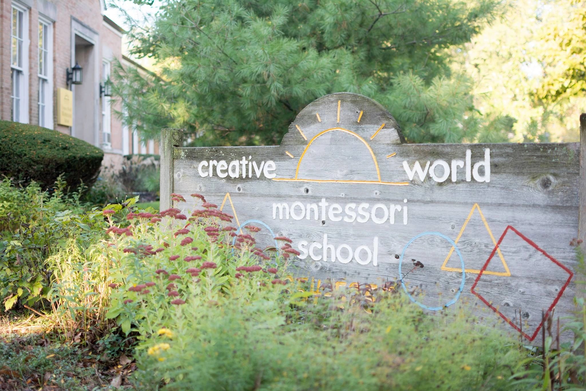 Montessori School: Creative World Montessori 