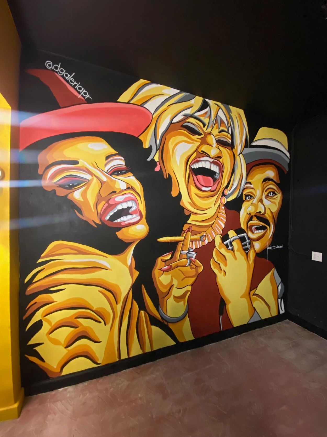 "Consoltes" 2024
by Jaime Díaz 
Acrylic-latex water based on concrete
125 sq ft