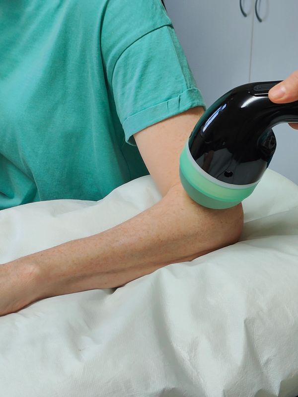 Focused shockwave therapy being applied to a tendon under clinical guidance