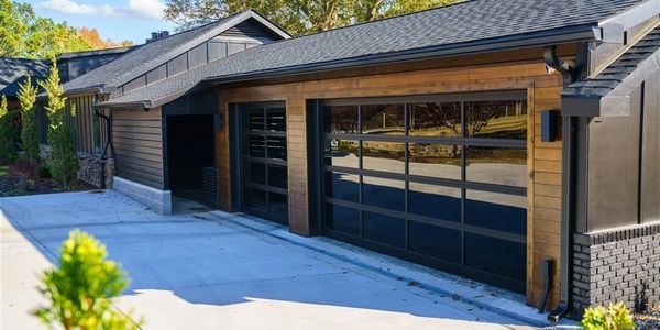 Full vsion garage door