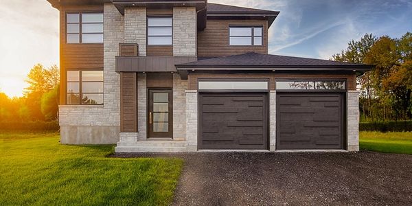 Residential garage door 