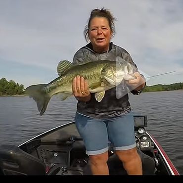 This was a huge 7 pound largemouth bass caught on a jig on Lake Ouachita in Hot Springs Arkansas
