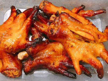 Charcoal grilled chicken feet