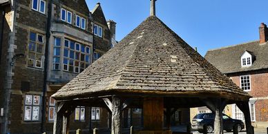By Oakham; Butter Cross by Michael Garlick, CC BY-SA 2.0, https://commons.wikimedia.org/w/index.php?