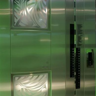 Interior de ascensor