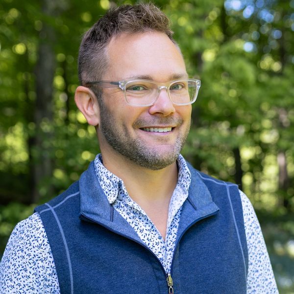 Eric Bach Headshot