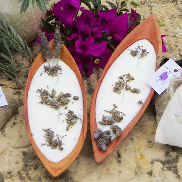 Velas de lavanda en canoas de los artesanos del Chocó