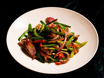 Ingredients: eel, pickled pepper, rattan peppercorn, garlic, various fresh pepper