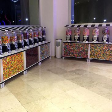 Nuestros muebles de máquinas de mini-vending de caramelos y golosinas.