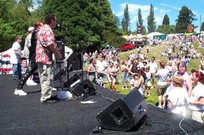 Chris Riche on stage with the band "Big Happy" at the 2001 Bite of Seattle.