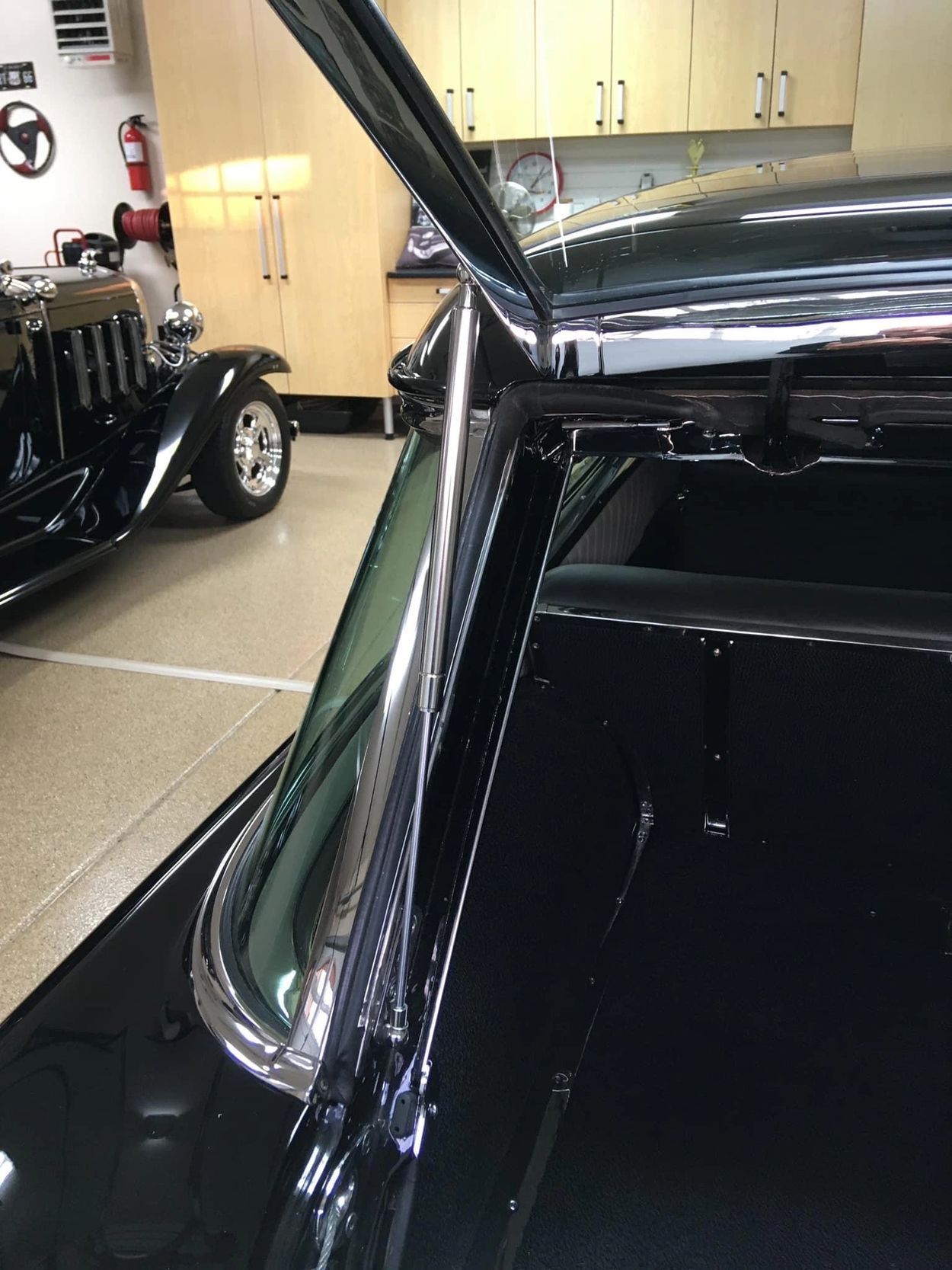 5557 Liftgate Gas Struts