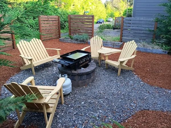 Firepit  gravel and barkdust 