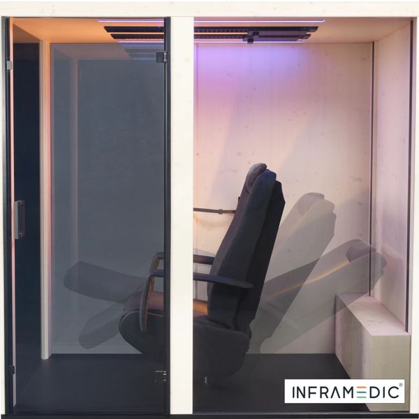 INFRAMEDIC Infrarot Liegekabine- Das Foto zeigt den  Infrarotsessel in verschiedenen Positionen.