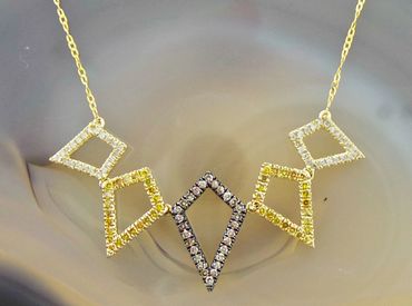 YELLOW GOLD GEOMETRIC COLORED DIAMOND STATIONARY NECKLACE