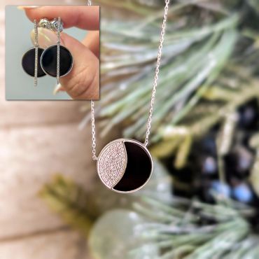 $999(Necklace)
14K White Gold | Black Onyx
S120690
$1,099(Earrings)
14K White Gold | Black Onyx
S114