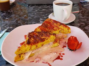 Stuffed French Toast with Mascarpone and fresh Strawberries.