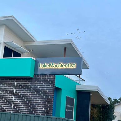 Signboard of LakeMacDentist on a modern building.