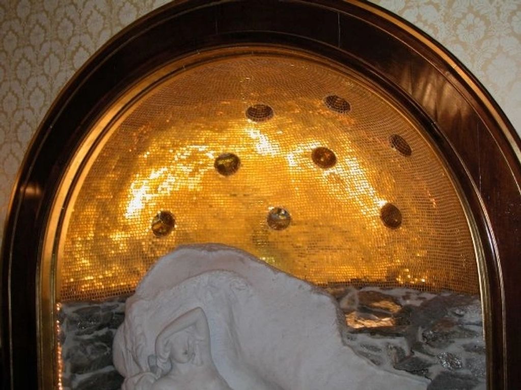 Handmade gilded tile for fountaiin