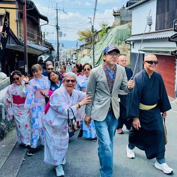 Hello! I’m Kyoo (Kyle) Iijima — a licensed English-speaking private guide in Tokyo.



I spent nearl