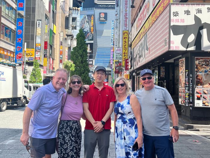 Licensed English-speaking tour guide Kyoo Iijima with guests in Tokyo