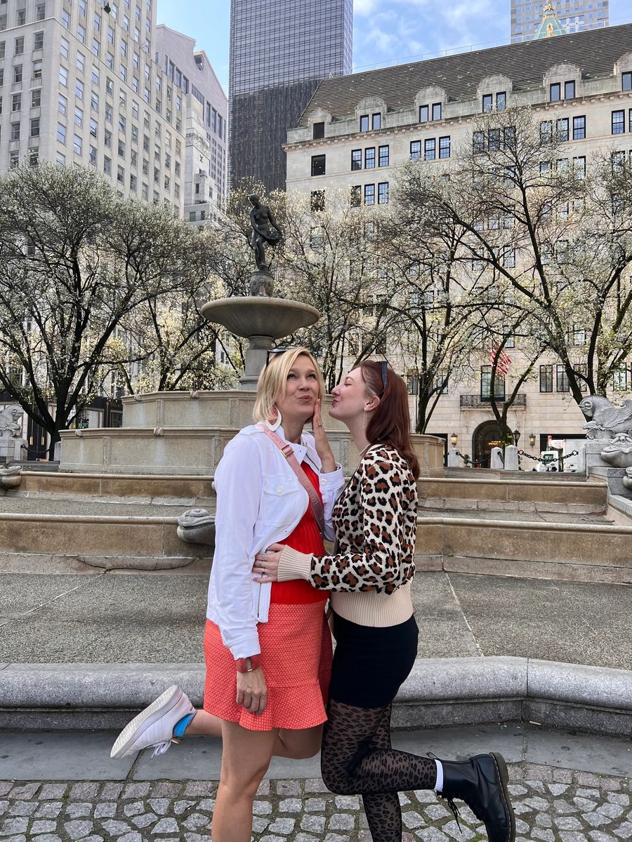 Guests on a Gossip Girl filming locations tour of New York City