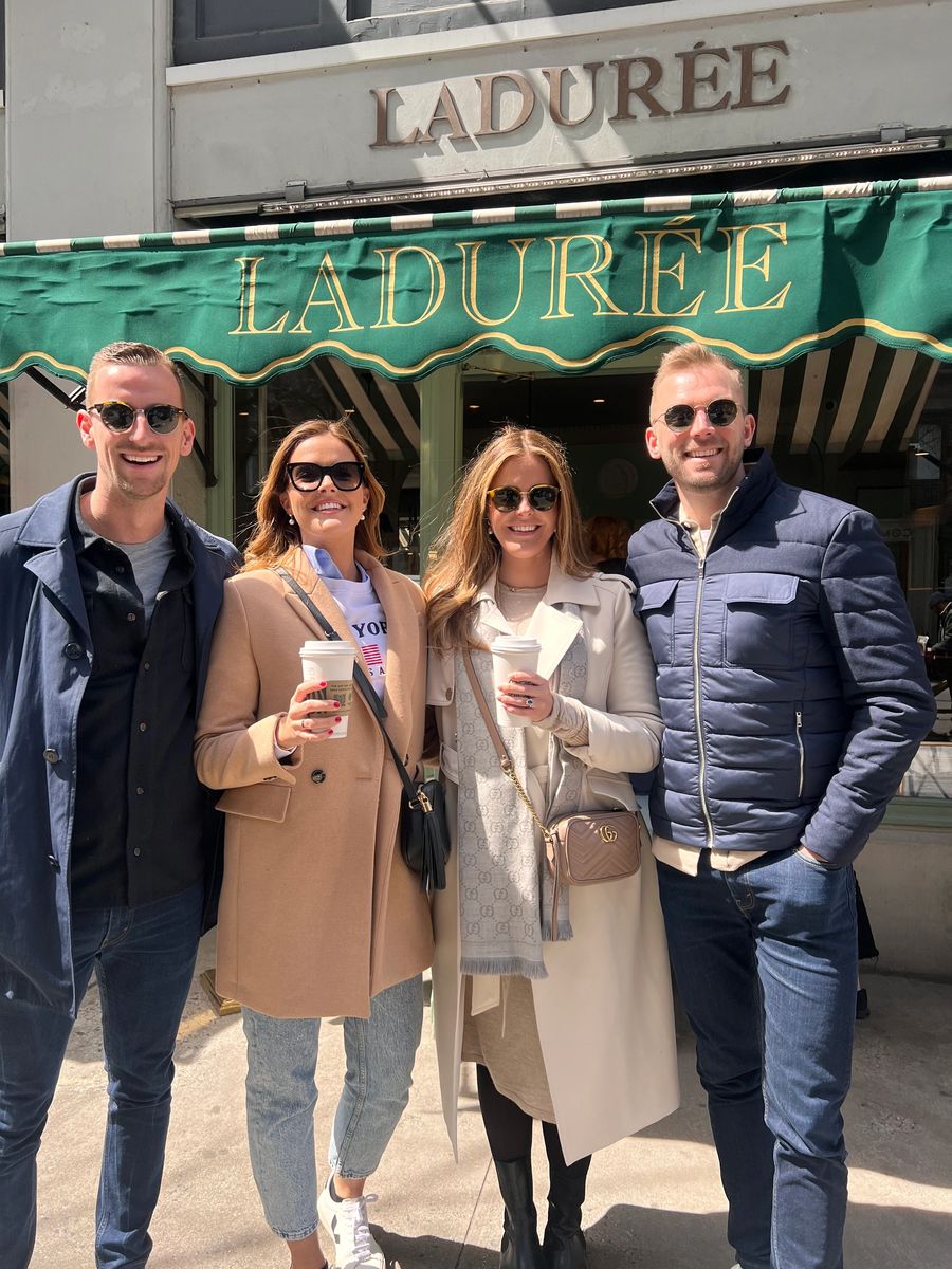 Gossip Girl Tours NYC guests on the Upper East Side