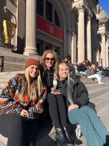 Gossip Girl Tours NYC guests on the Upper East Side