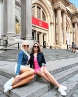 Two guests seated on the Met steps on a Gossip Girl Tours NYC tour