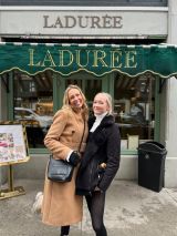 Gossip Girl Tours guests in New York City