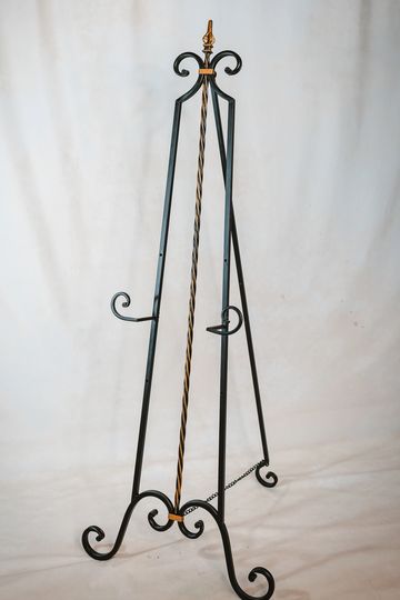 Metal easel