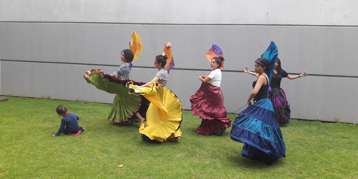 Alumnas Practicando Faldeo Clases FCBD© Style o Estilo Tribal Americano