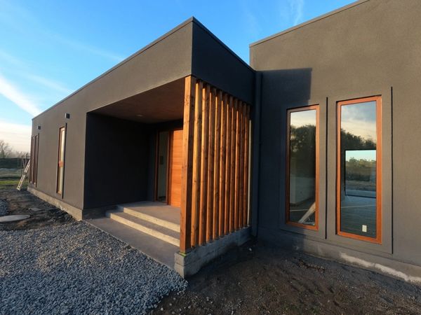 FACHADA EXTERIOR PROTEGIDA CON CORCHO PROYECTADO