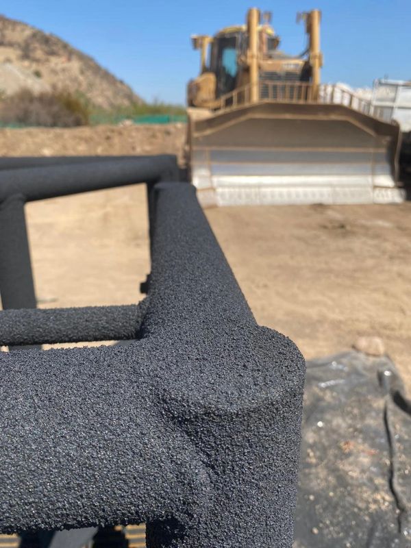 ESTRUCTURA METÁLICA PROTEGIDA CON RUBBER TOP, MEMBRANA DE CAUCHO PROYECTADA 