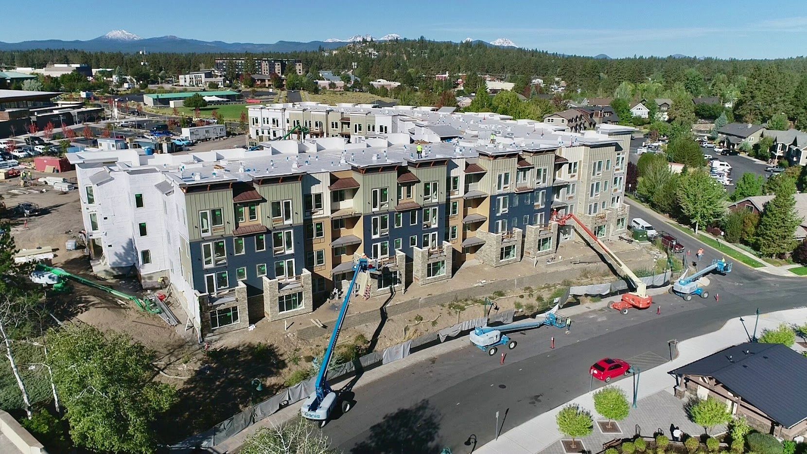 Aerial view of a multi-family siding project under construction in Bend, Oregon with Elite Construction Contracting on site