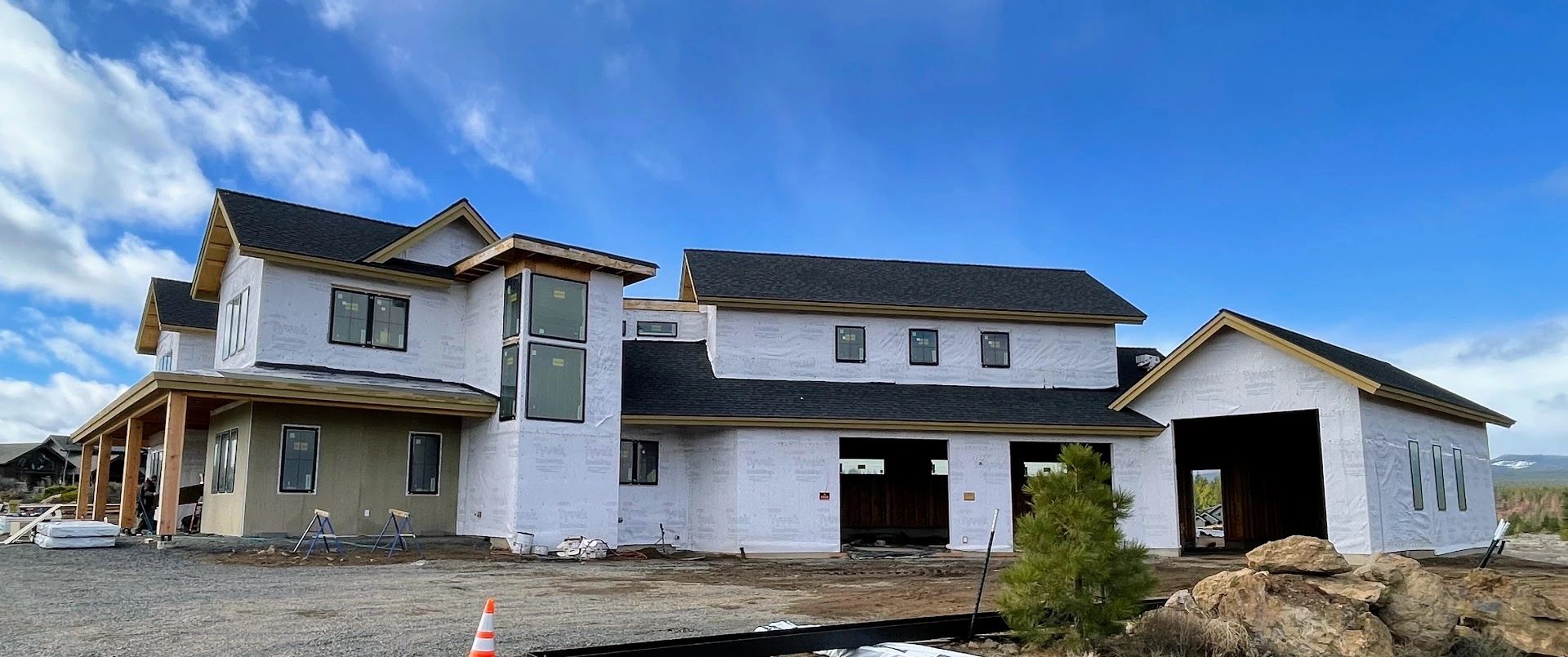 New homes being sided by Elite Construction Contracting in a Bend, Oregon neighborhood