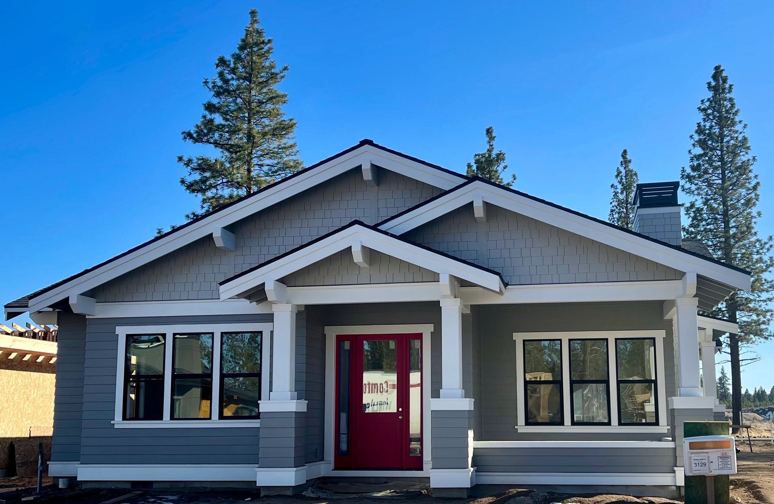 New lap siding and trim on a craftsman style home, the kind of residential siding Elite Construction Contracting installs in Redmond and Bend, Oregon