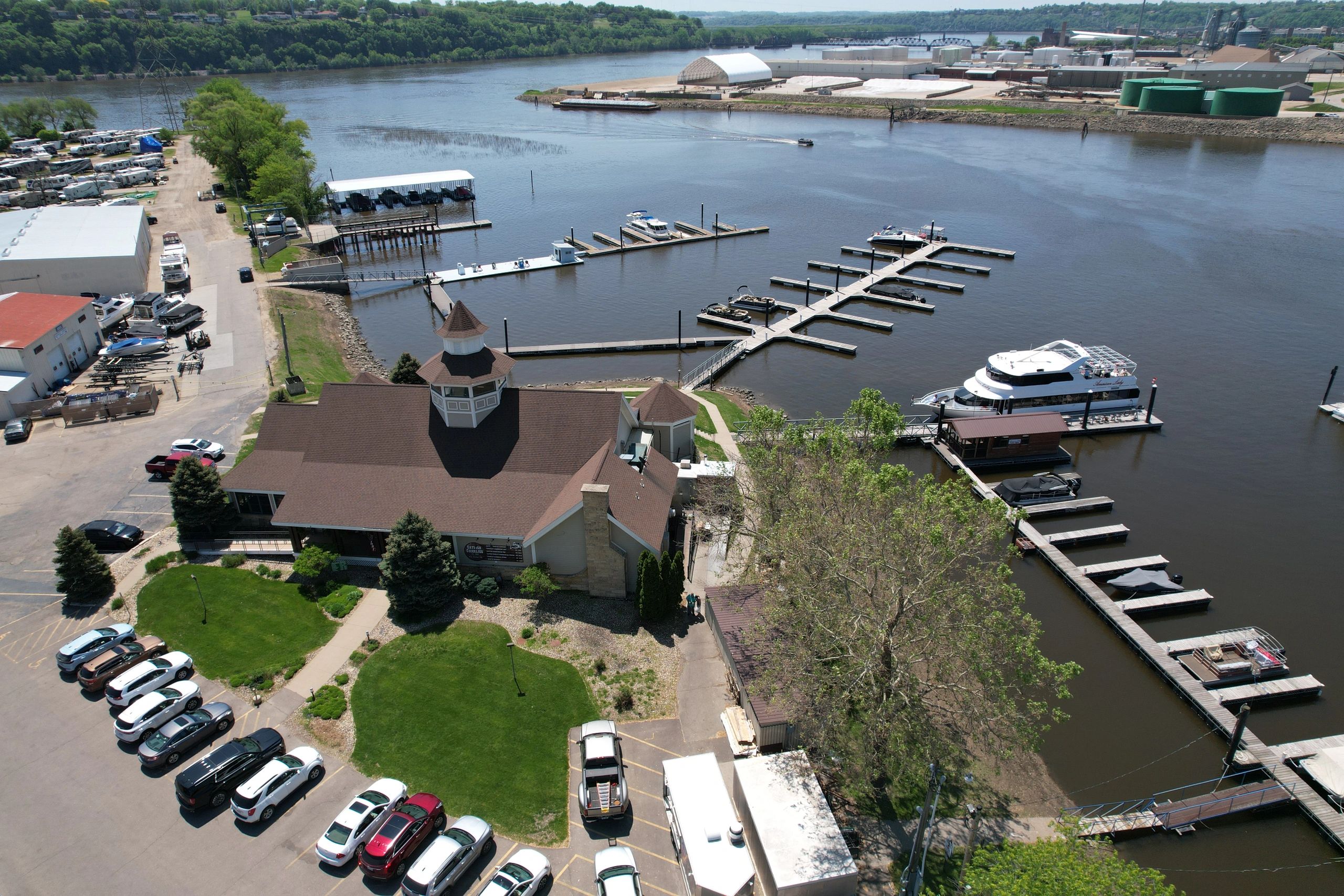 Restaurant, Catering Catfish Charlie's Dubuque, Iowa