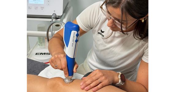 Stoßwellentherapie bei Schulterschmerz, Tennisellbogen, Fersensporn