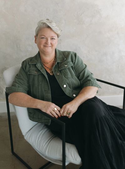 Woman sitting relaxed in a modern chair.