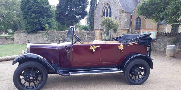 Vintage Cotswolds wedding car with the top down