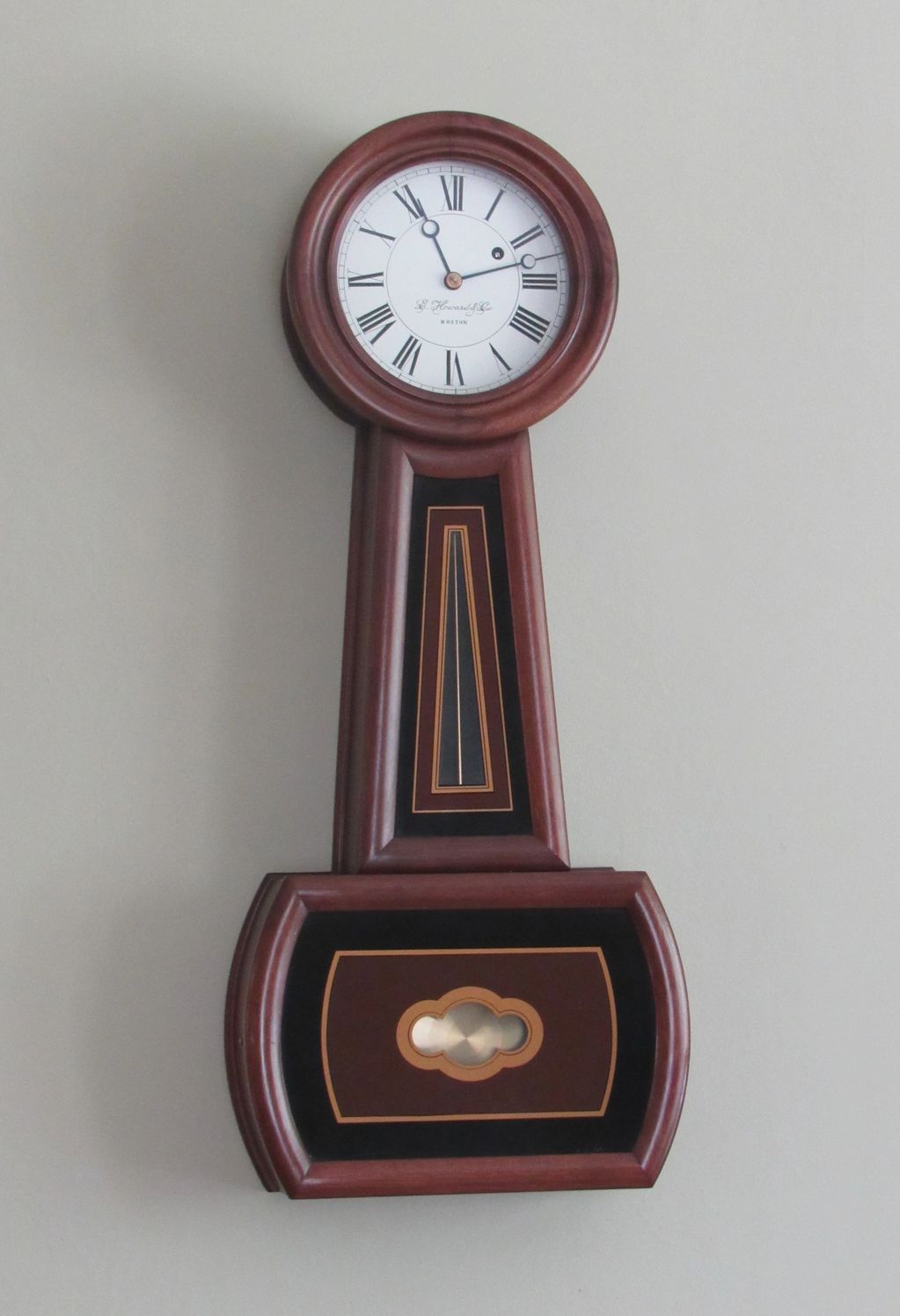 E Howard Company
Boston MA
Banjo Clock #5

Reissue 1976   #46

Pompeo Auctions