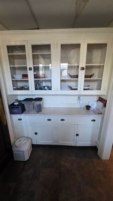 Butlers pantry between kitchen and dining room