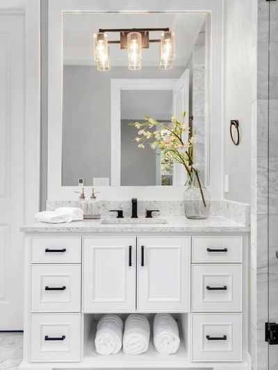 White vanity with black hardware and matte black faucet.
Lighting
Sconce
Matte Black Hardware
Pulls
