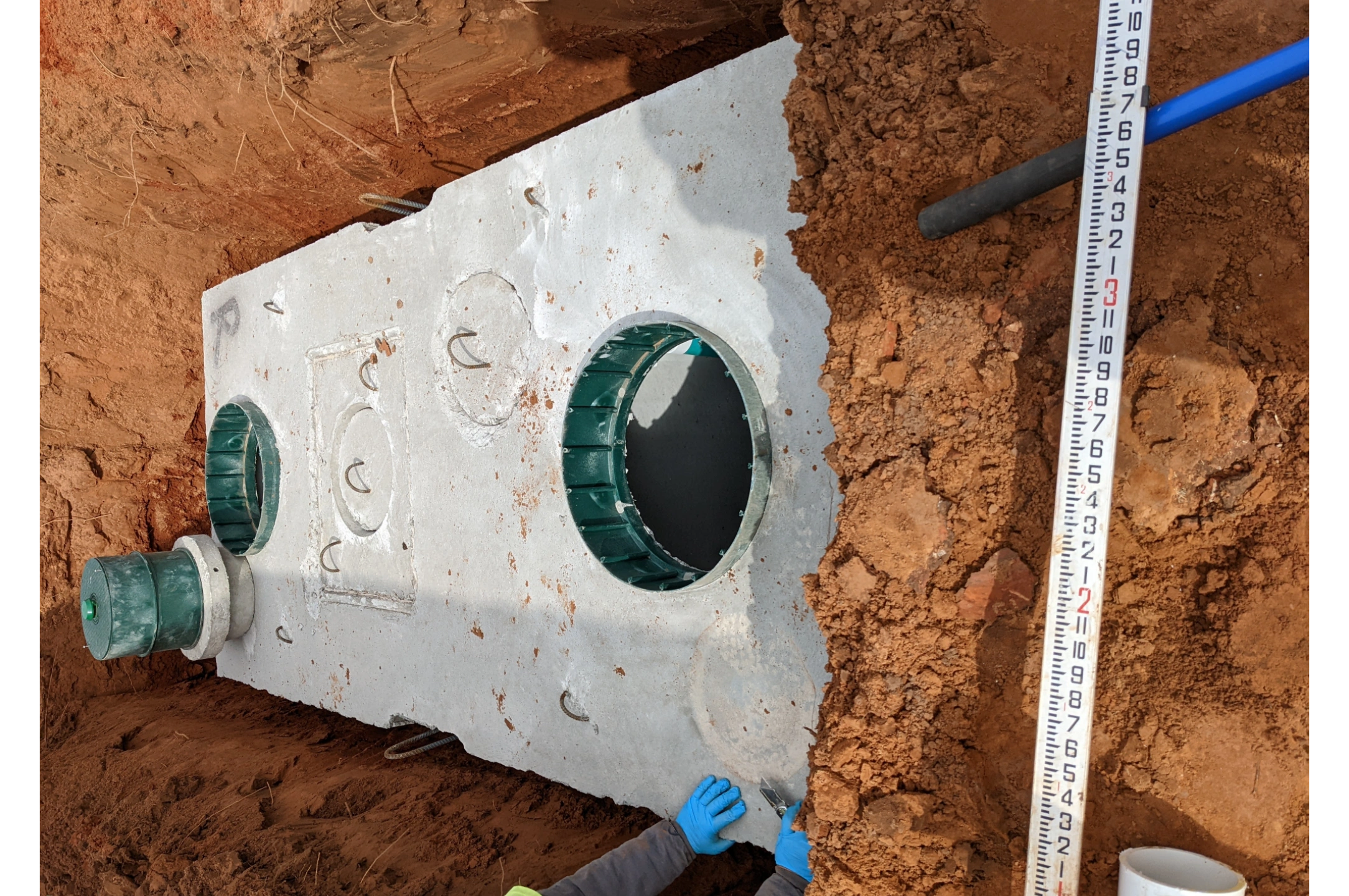 Septic tank in ground duringinstallation 