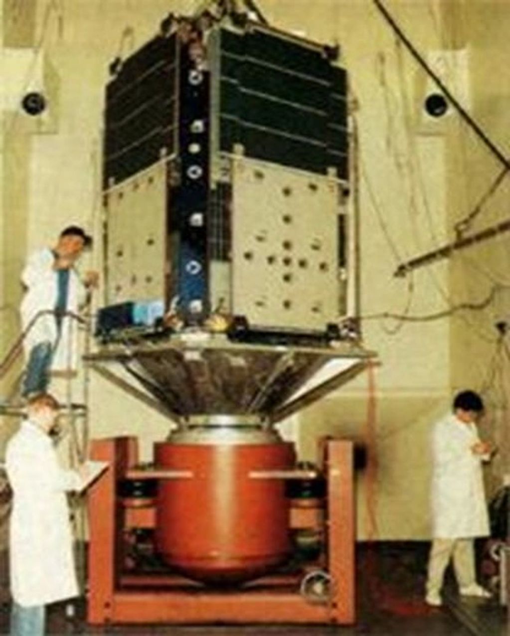 Low-Power Atmospheric Compensation Experiment (LACE).  KRC provided test planning and test support f