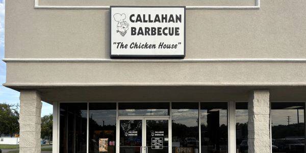 Front view of Callahan Barbecue 'The Chicken House'.